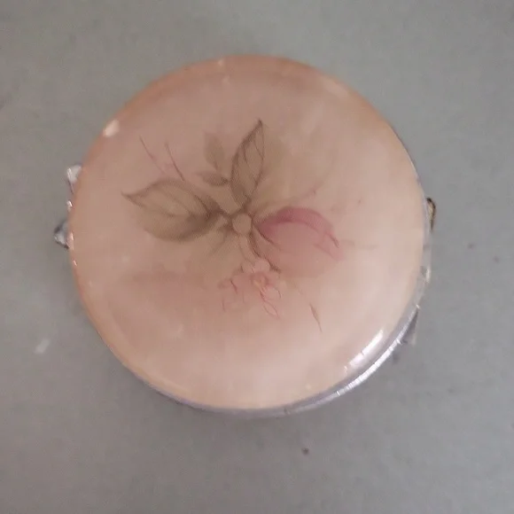 Vintage Pearl-Embellished Hair Clip and Floral Compact - Picture 2 of 7